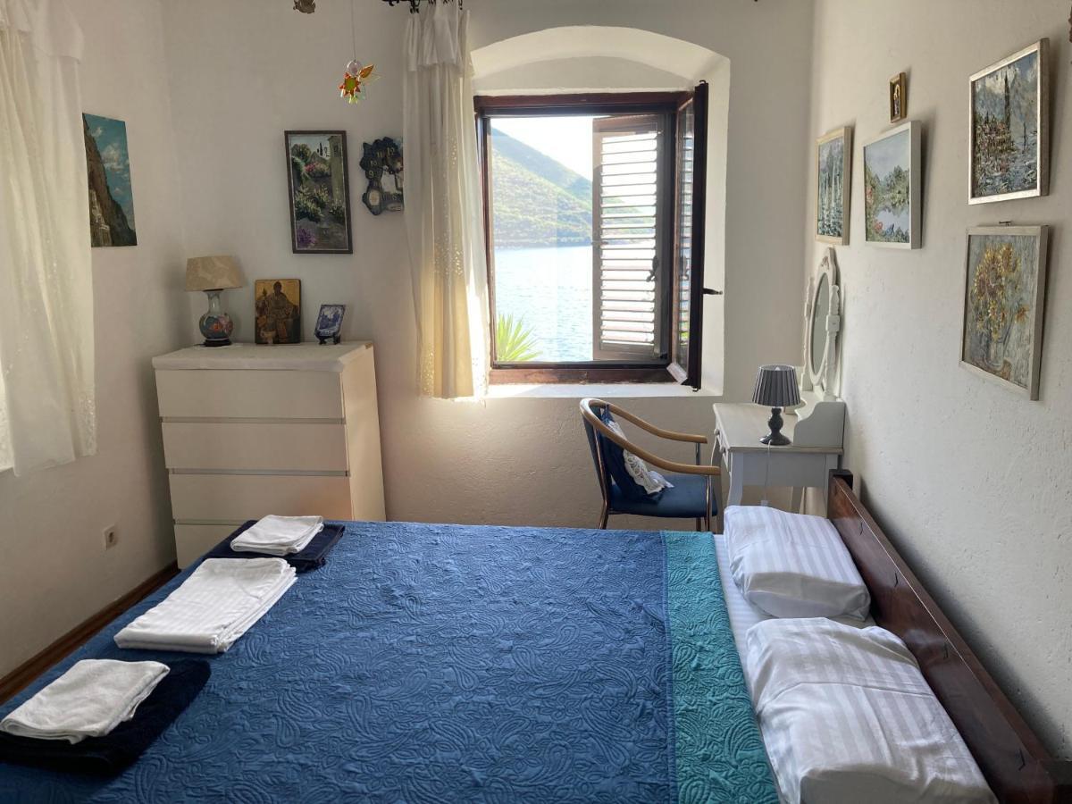 Be Happy In Perast