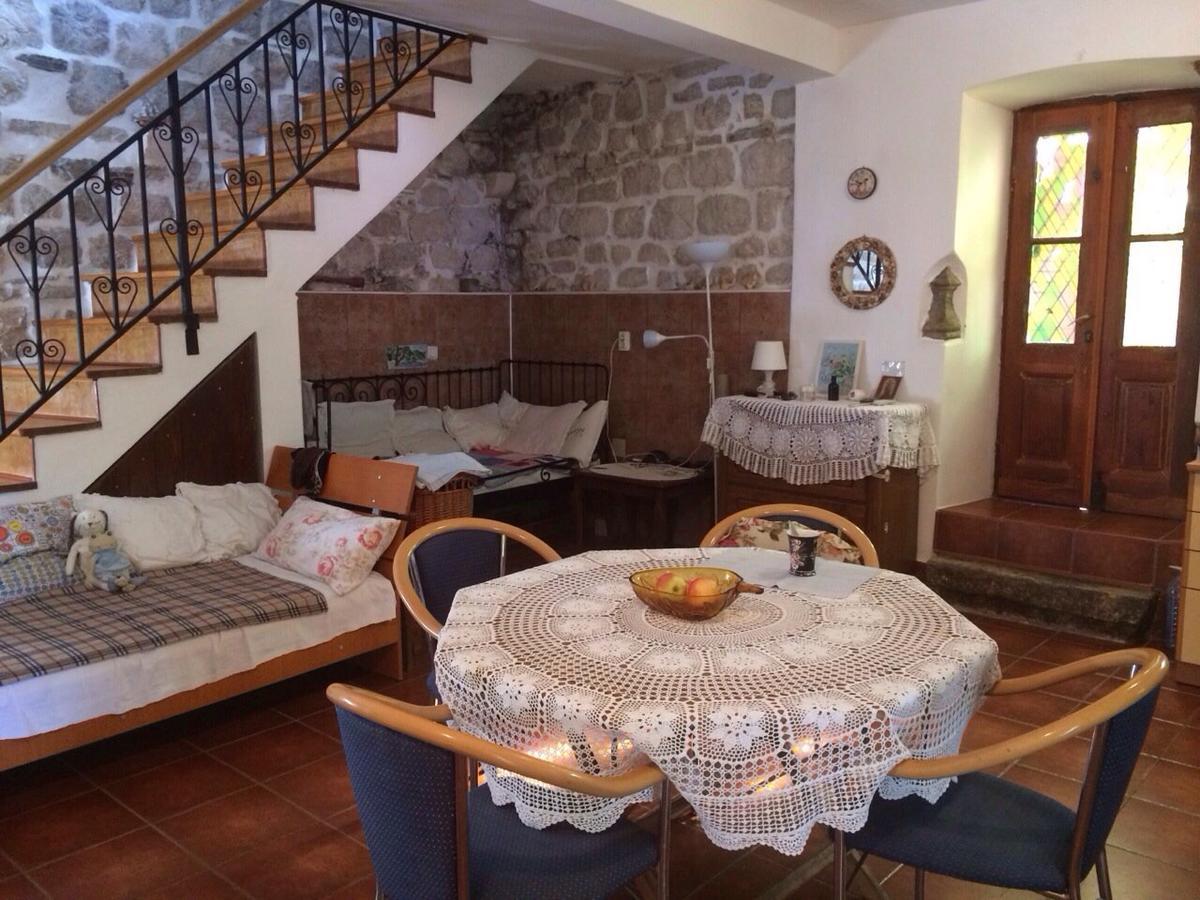 Be Happy In Perast