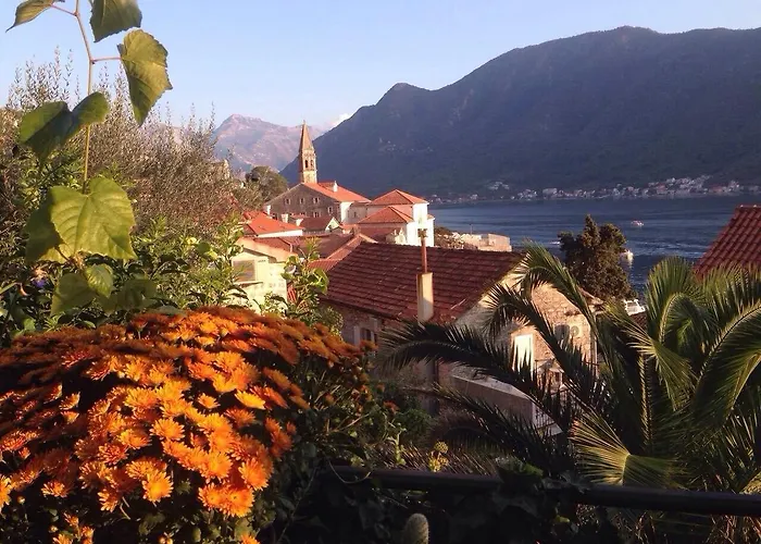 Be Happy In Perast